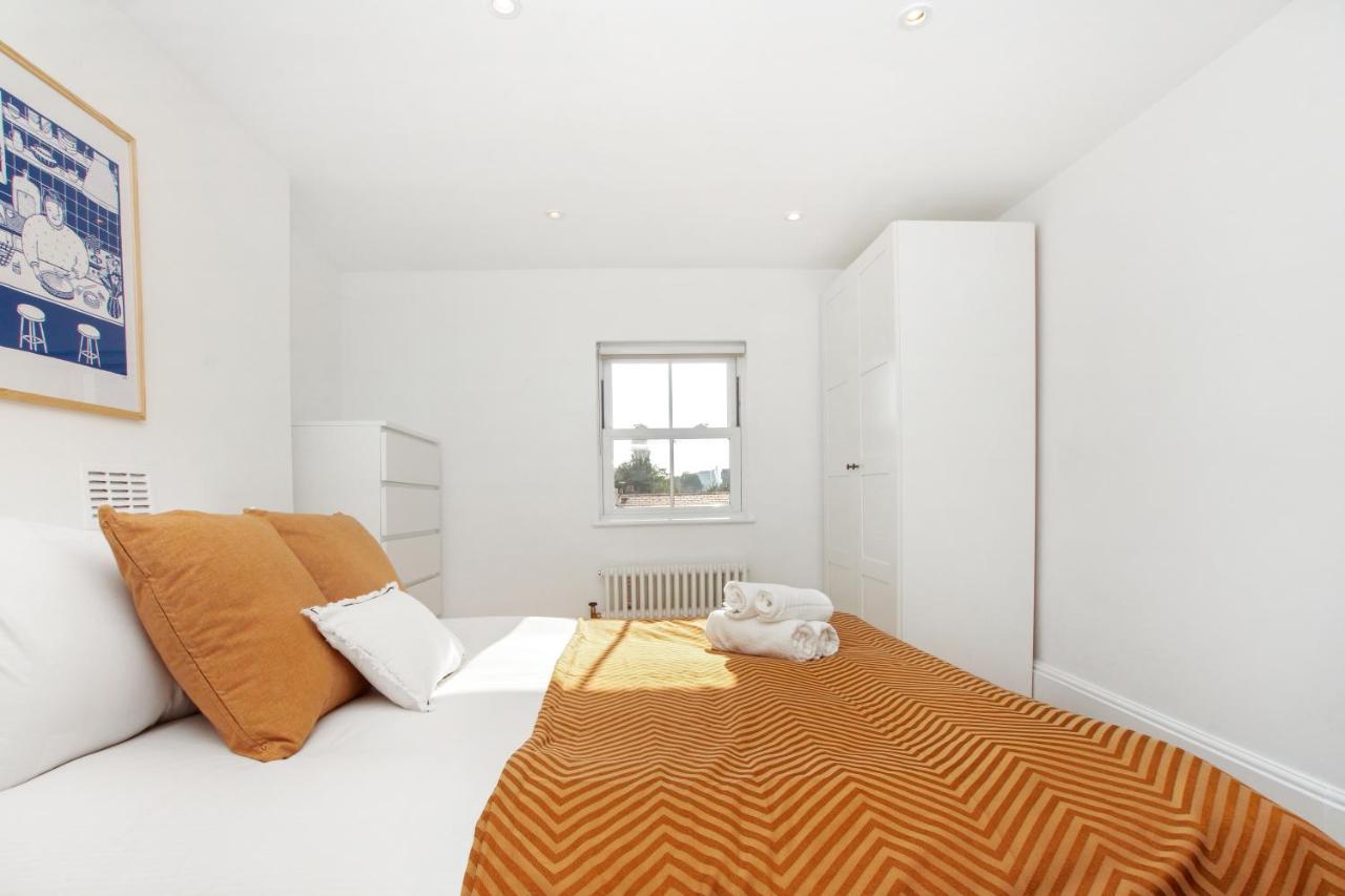 Bright, Stylish & Cosy 3-Bed Flat Near Mile End Apartment Лондон Екстериор снимка